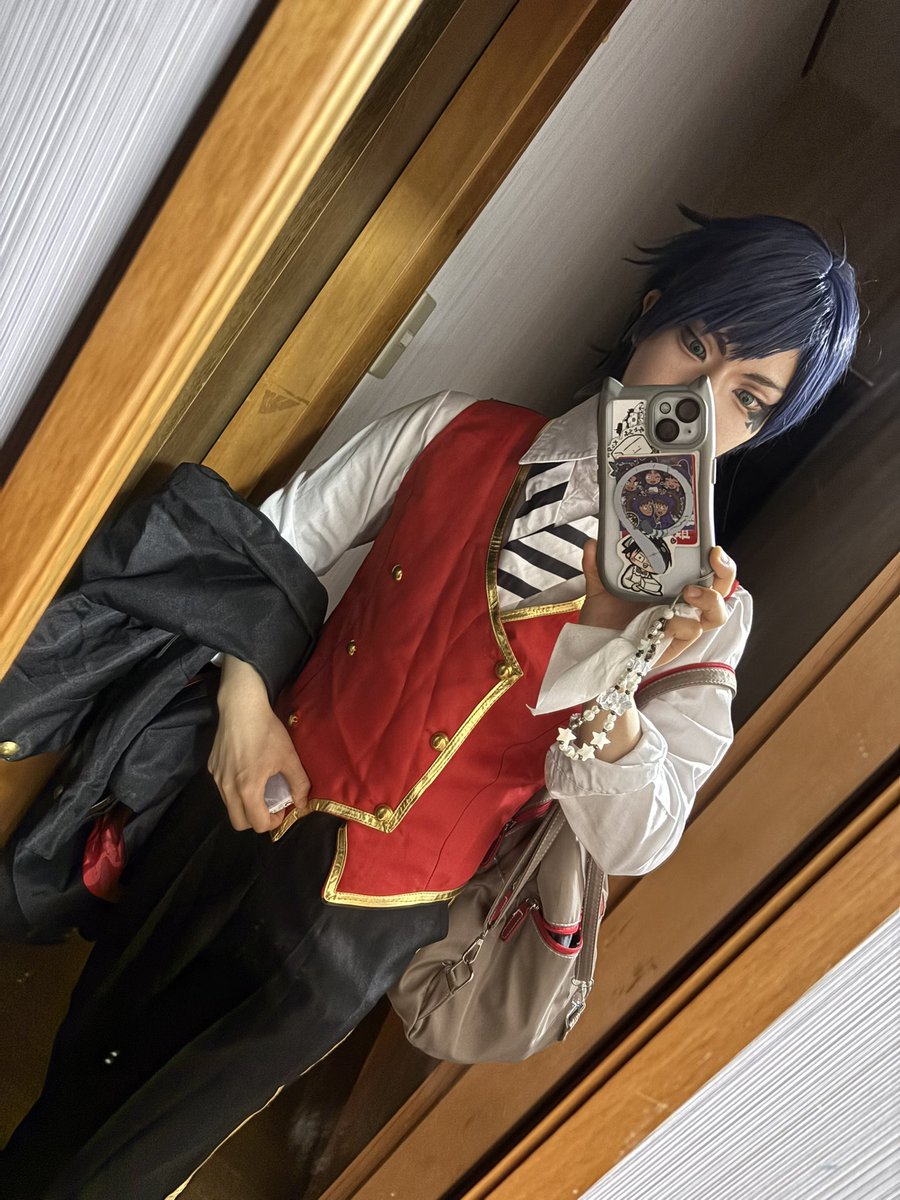 kyomuria_1's tweet photo. 【急募】ネクタイ結べる人 https://t.co/Z2vQMLOM4r