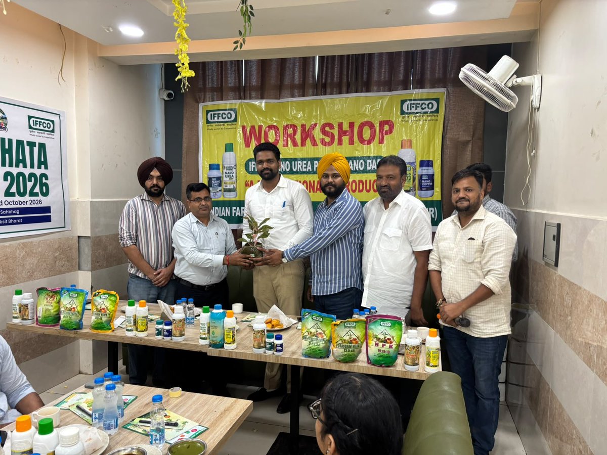 Iffco_Punjab's tweet photo. @IFFCO_Coop ਵੱਲੋਂ ਸੁਨਾਮ ਵਿਖੇ ਇੱਕ ਵਰਕਸ਼ਾਪ ਪ੍ਰੋਗਰਾਮ ਆਯੋਜਿਤ ਕੀਤਾ ਗਿਆ। ਇਸ ਦਾ ਉਦੇਸ਼ AR ਸਰਕਲ ਸੁਨਾਮ ਅਧੀਨ ਸਹਿਕਾਰੀ ਸਭਾਵਾਂ ਨੂੰ ਰਵਾਇਤੀ ਖਾਦਾਂ ਦੀ ਵਰਤੋਂ ਘਟਾ ਕੇ ਵਾਤਾਵਰਣ ਦੀ ਸੁਰੱਖਿਆ ਅਤੇ ਟਿਕਾਊ ਖੇਤੀਬਾੜੀ ਪ੍ਰਤੀ ਜਾਗਰੂਕ ਕਰਨਾ ਸੀ। https://t.co/6fkshWB3wk