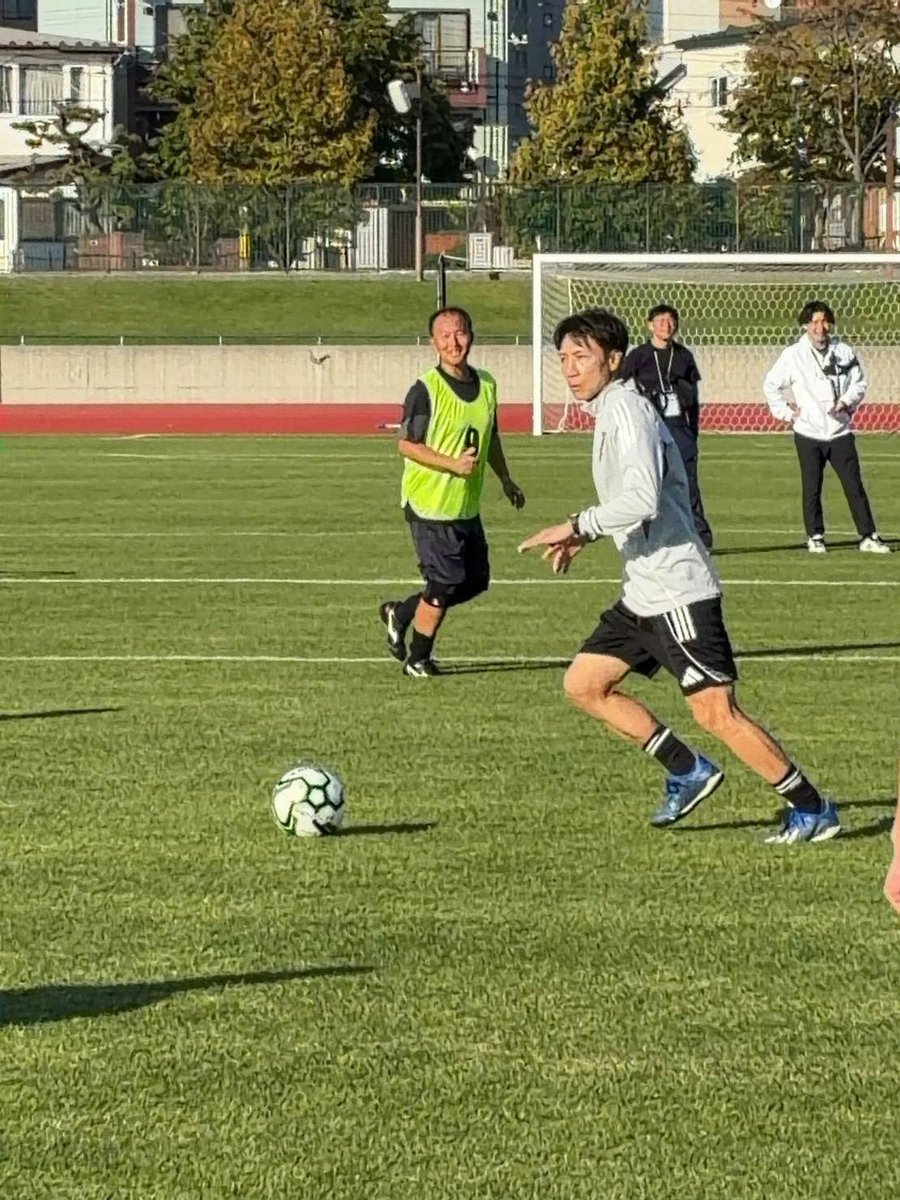 HatoOfficial's tweet photo. 指導者クリニック⚽️

最高のサッカー日和☀️
函館の指導者の皆さんと、サッカーを通じて貴重な時間を過ごさせていただきました🤝

ボールが繋いでくれるご縁に感謝⚽️

#soccer #函館 https://t.co/PFI0t6NiUr