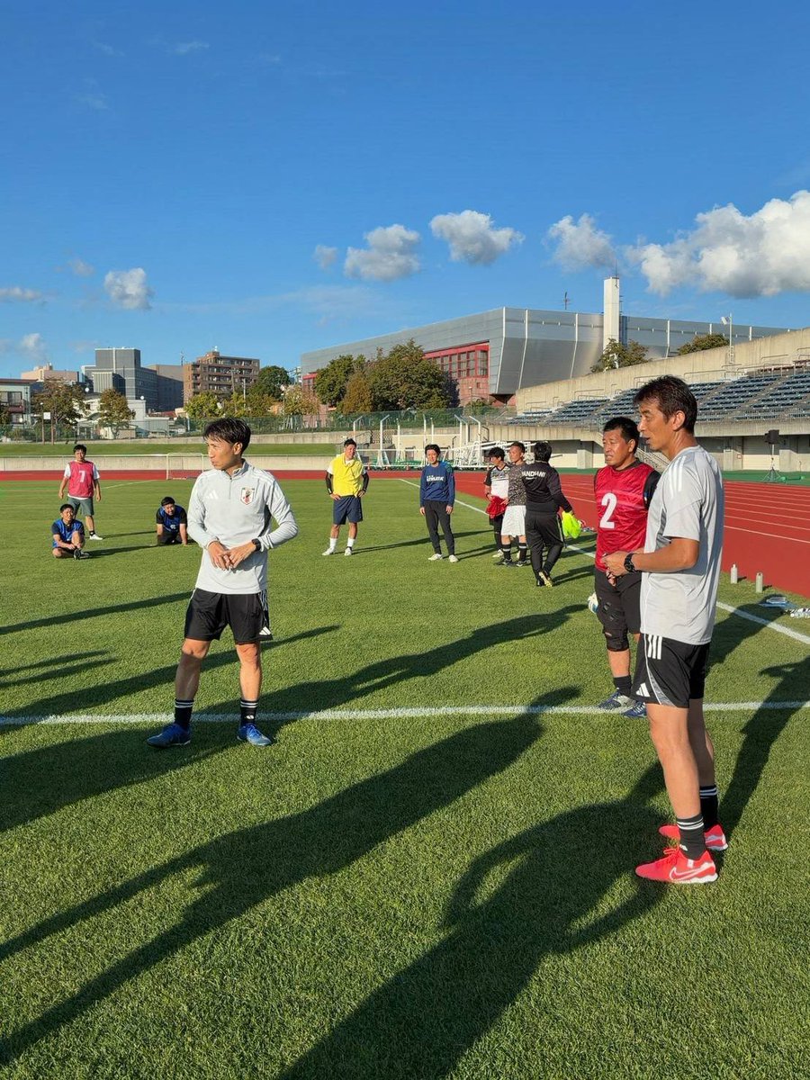 HatoOfficial's tweet photo. 指導者クリニック⚽️

最高のサッカー日和☀️
函館の指導者の皆さんと、サッカーを通じて貴重な時間を過ごさせていただきました🤝

ボールが繋いでくれるご縁に感謝⚽️

#soccer #函館 https://t.co/PFI0t6NiUr