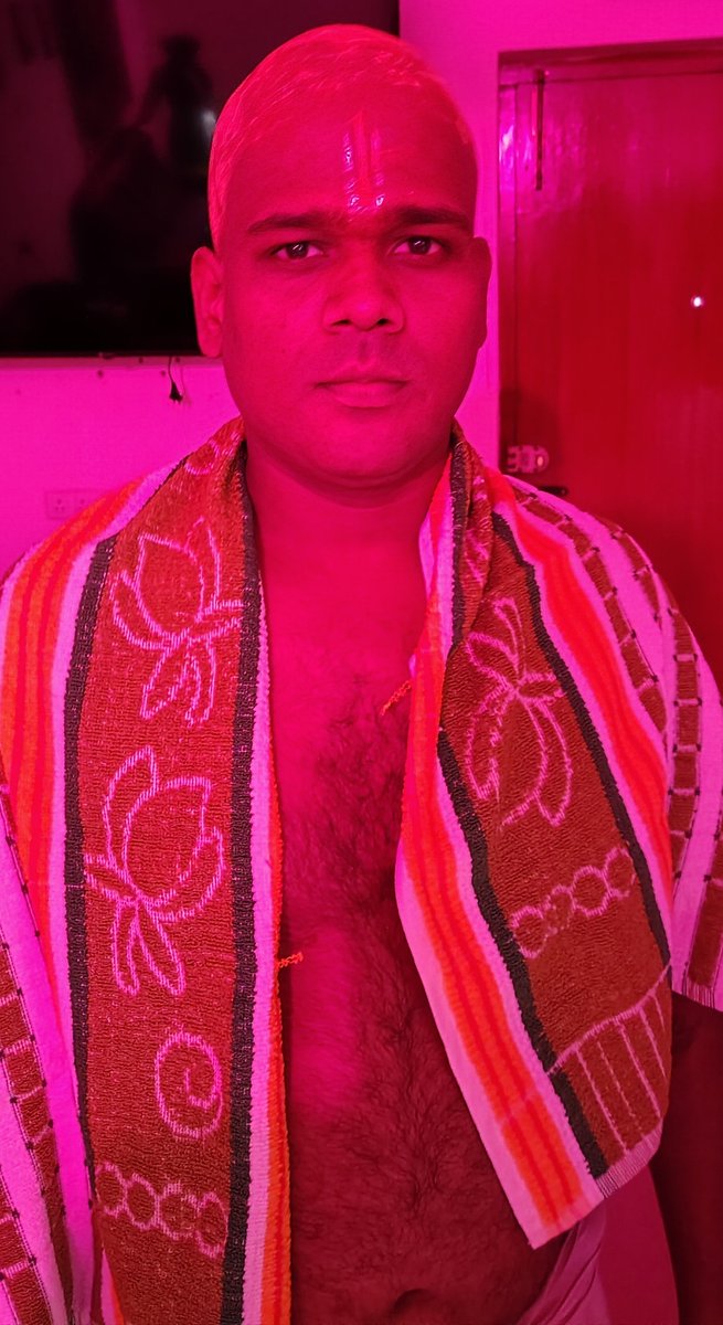 vignesh003007's tweet photo. Govinda is an infinite energy passed down through generations. Proudly carrying forward our family tradition with focus, mental clarity, and deep roots this #PurattasiSaturday . - @vignesh003007 .

#cuddalore #thiruvanthipuram #devanathaswami #namam #vignesh0307 #vignesh003007 https://t.co/2yILYpA87Y