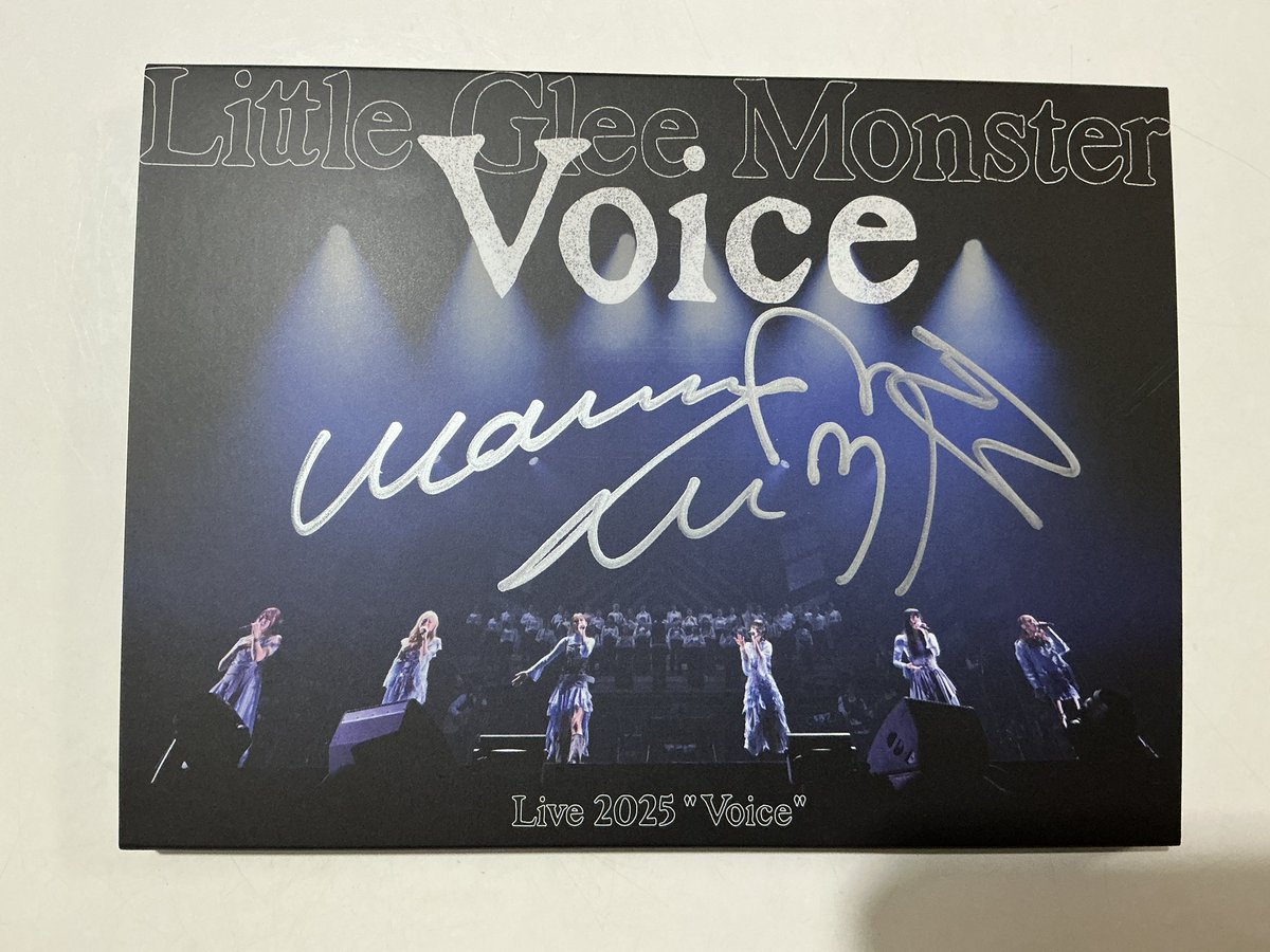 yomiy4's tweet photo. 妹と人生初のリトグリのリリイベ参加。
朝から駅地下広場のCD購入列に並んで整理券GETして
家でVoiceフル鑑賞してまた広島駅戻ってリリイベ参加。
一輪&amp;Cherry coke素晴らしい歌声で感動🥰
サイン会はMayuちゃんの列に1番に並べてキラッキラな笑顔でサインいただきました。行って良かったー🥳 https://t.co/6BlIsamrKk