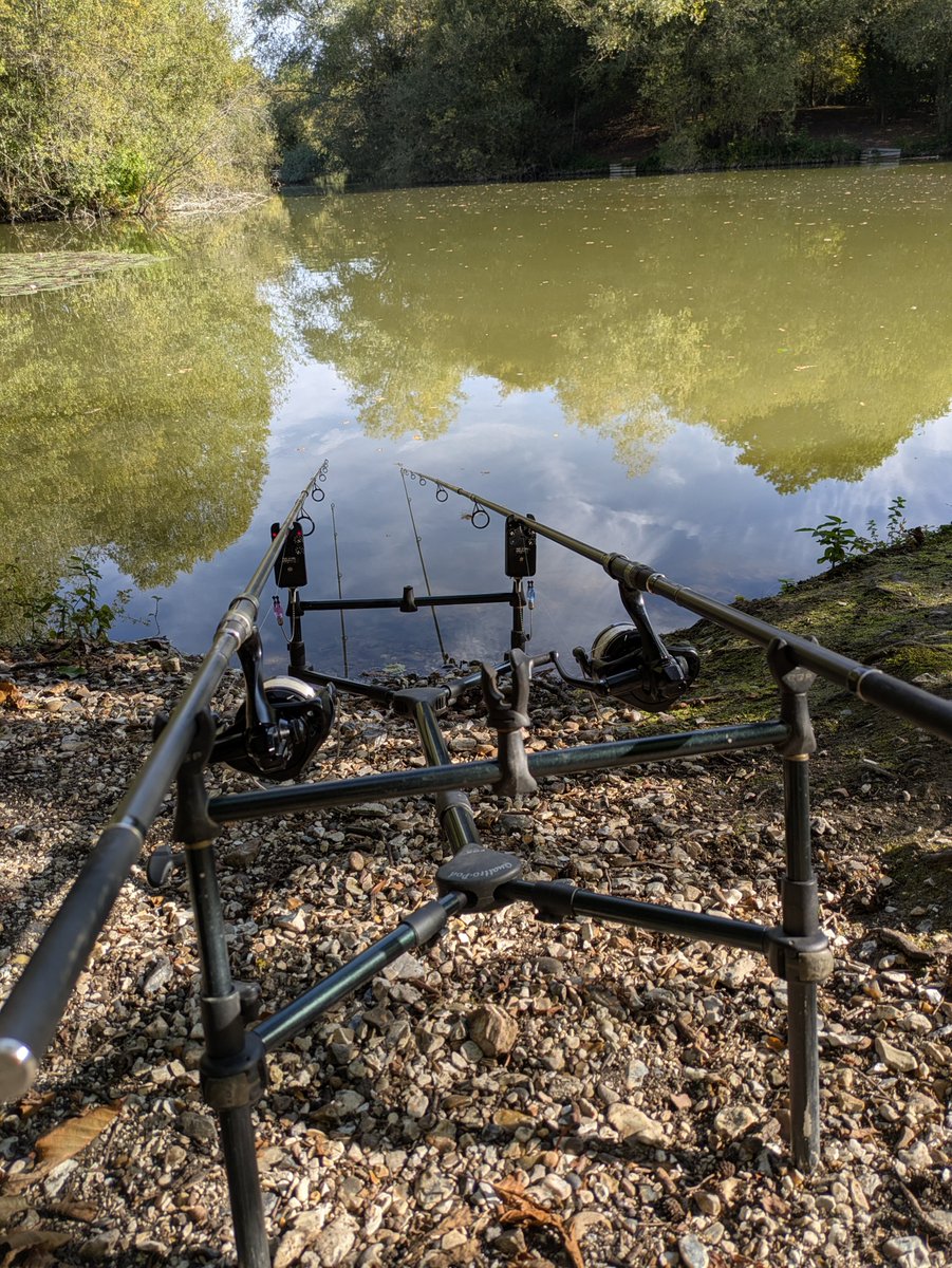 BobCuffy's tweet photo. Sit back for a few hours and enjoy the birds singing overhead. I nice carp wouldn't go amiss either lol #carp #tench #lakes #nature #keeponkeepingon https://t.co/t2g0LMDlXW