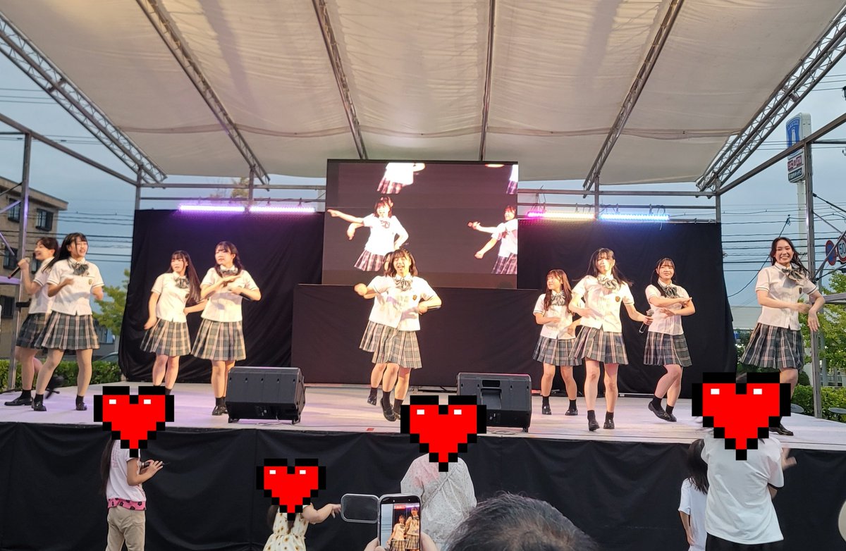 KAMI95311630's tweet photo. 第54回金沢医科大学内灘祭‼️

時間が出来て急遽行ったんだけど、凄い楽しかっ��💃
まおにゃんにTシャツアピール👕

カミナリさんの漫才も面白かった🤣

#ほくりくアイドル部 https://t.co/76qlRuRLDe