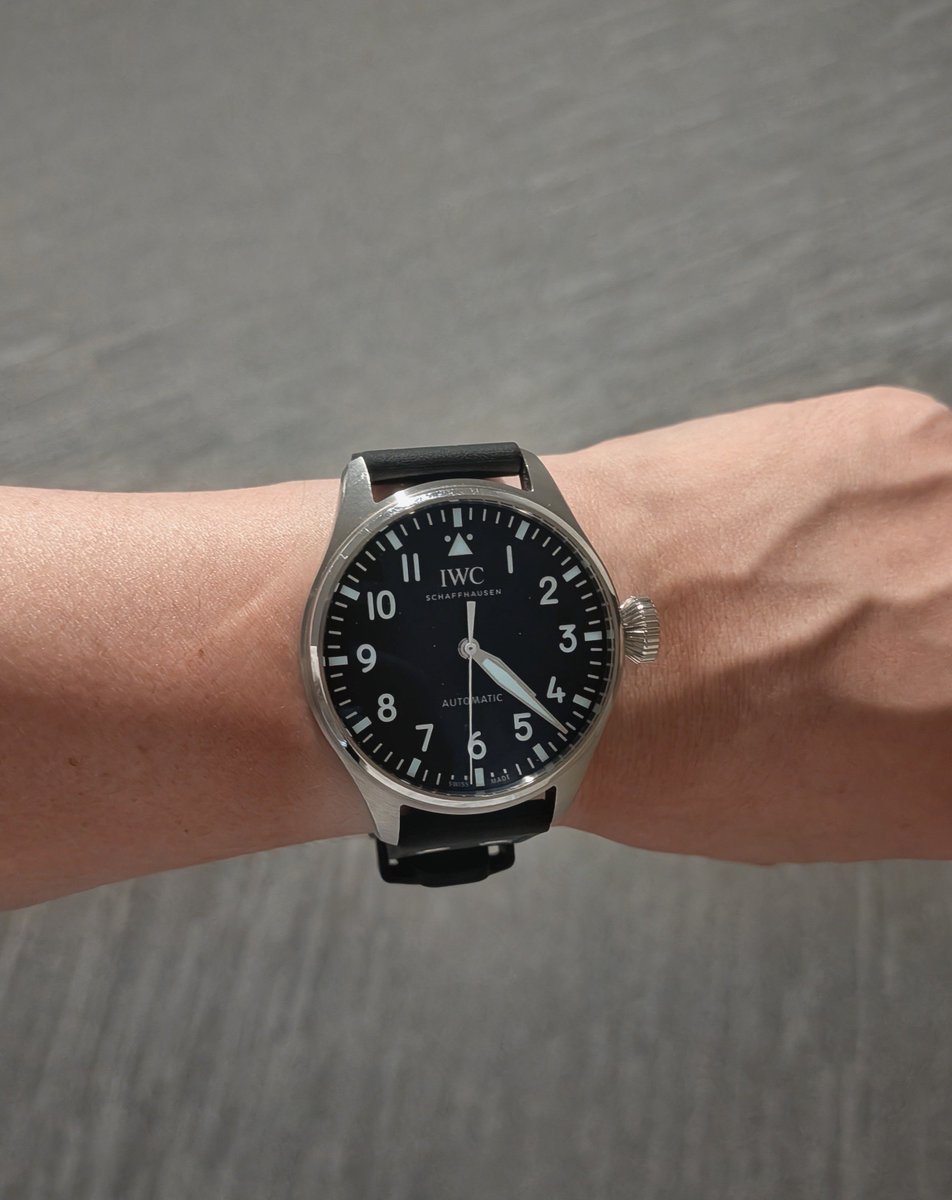 dare_log's tweet photo. IWCビッグパイロット43。パネライ44ミリに慣れたせいか小さく感じる https://t.co/VhweijaGKM
