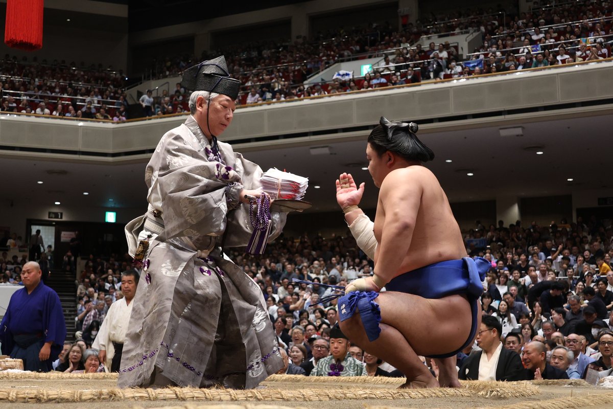 sumokyokai's tweet photo. ＜十四日目の様子＞
幕内取組
藤ノ川（１０勝４敗）　突き落とし　朝乃山（１０勝４敗）

#sumo #相撲 #九月場所 https://t.co/645u0ua7Md