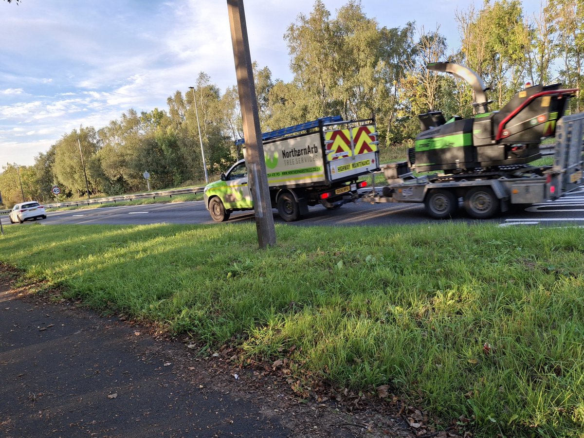 CAYMUSOCAUGHEY's tweet photo. @CAYMUSOCAUGHEY 🐦
Random Van
#Random #Car #Cars #PoshCar #Road #Roads #DualCarriageway #Traffic #Vehicle #Vehicles #LittleThingsMatter #CarsOfTwitter #SportsCar #SuperCar #Van #Vans #Trailer #Trailers #NorthenArb #TreeServices https://t.co/YZmVKE1hrp