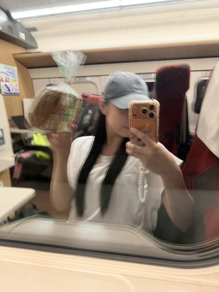 weekend_prl's tweet photo. 第7回放送   新幹線のお供ŧ‹”ŧ‹”
🥖 チーズブレッド ¥330(ハーフ)

大人気食パン🍞
これでもか❕ってくらいの
チーズがたっぷり豪華に🧀
中はもっちり外はふわっと

今週もありがとうございました
良い1日に~💡
#週末パラレル  #フランスベーカリー https://t.co/d3hEmfJaZ4