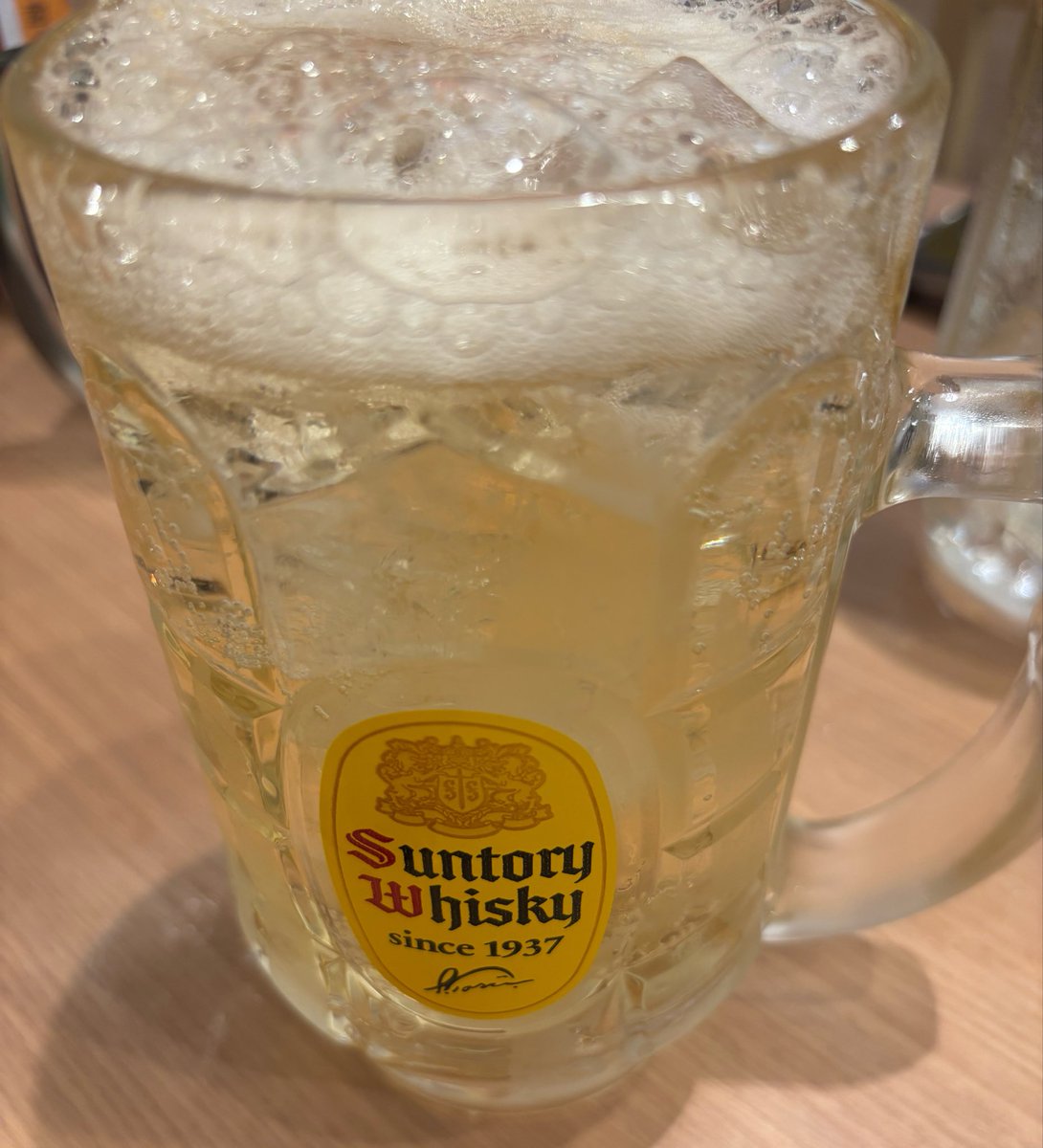 ii28_ykun's tweet photo. 今週は飲まないって決めてたけど鬼滅の刃読んで泣いたら水分足りなくなったので🥹🥹🥹 https://t.co/iHeYIkVveE