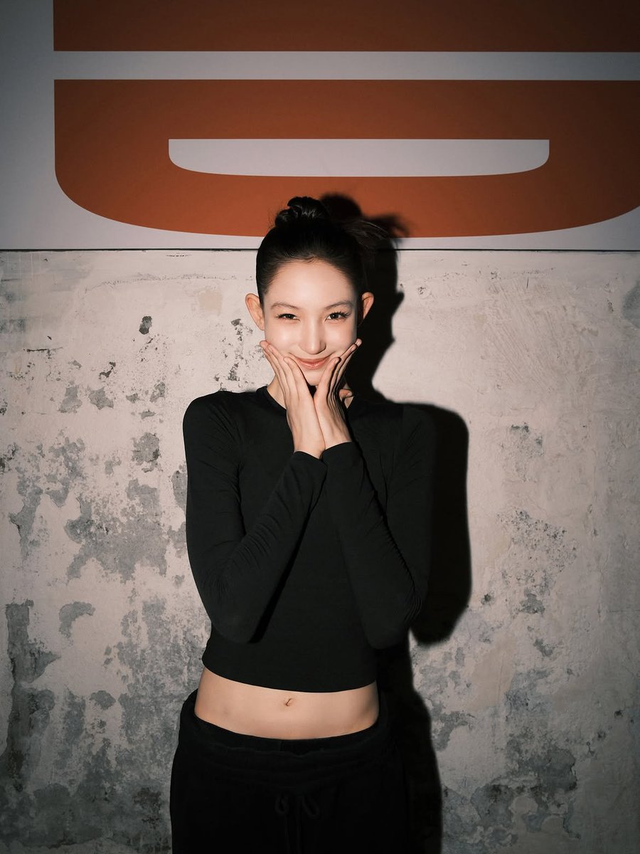 yihanicc's tweet photo. My true color🖤 https://t.co/njnR5ZPvC8