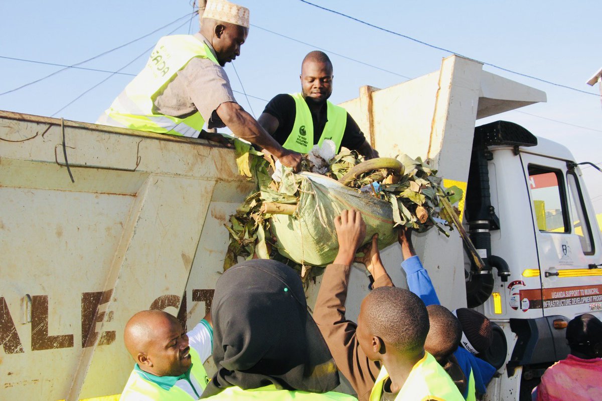 nemaug's tweet photo. 3RD NATIONAL CLEANING DAY - MBALE CITY!

Today, 26 Sept 2026, NEMA Mbale Regional Office and NEMA’s Mt. Elgon Project team joined Mbale City Authority, Mutende, Minister of State for Ministry PublicService, who served as the Chief Cleaner, @ugwildlife, schools & communities for National Cleaning Day. 

The cleaning exercise was conducted along Pallisa Road in Mbale City and this is a testament that environmental cleanliness is a shared responsibility. 

“A Clean Uganda is Everybody’s Responsibility”.

#NationalCleaningDay #NEMA