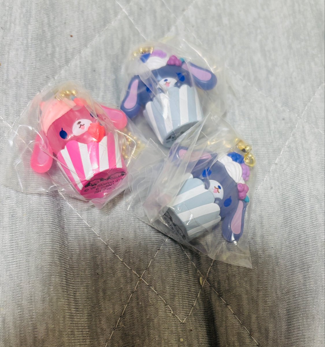 love_824ss's tweet photo. 【交換】 めじるしアクセサリー シュガーバニーズ サンリオハロウィン 

譲▶︎カップケーキチャーム 
      ブルーベリー×2 ストロベリー×1

求▶︎サンリオハロウィン いずれか1つ

郵送にて交換希望です。
検索からもお気軽にお声掛けください！ https://t.co/B74f2qwsRM