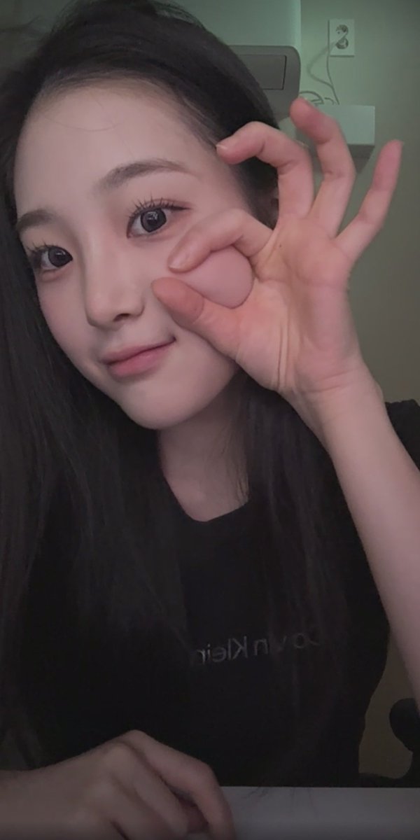 O4SSS24's tweet photo. 제발 저요….(⊃• ༥ •⊂)♡ https://t.co/2Ds545JYvu