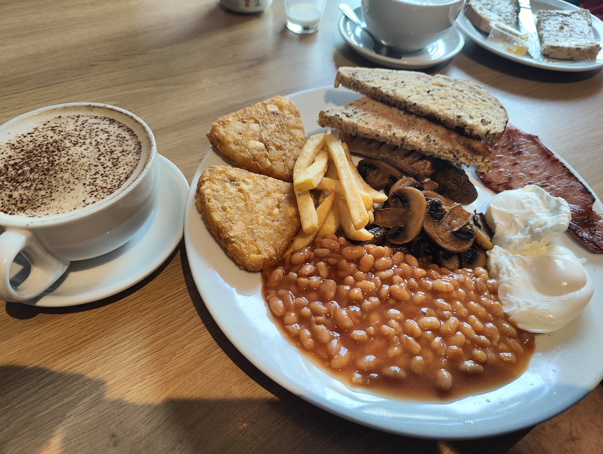 DerekTheWeather's tweet photo. Love @Pontyparkrun in Pontypridd!  
Just what I needed this morning. Slimmers breakfast afterwards in Cafe Fresco! 🏃🏼😋 https://t.co/aDqTEg2dqV