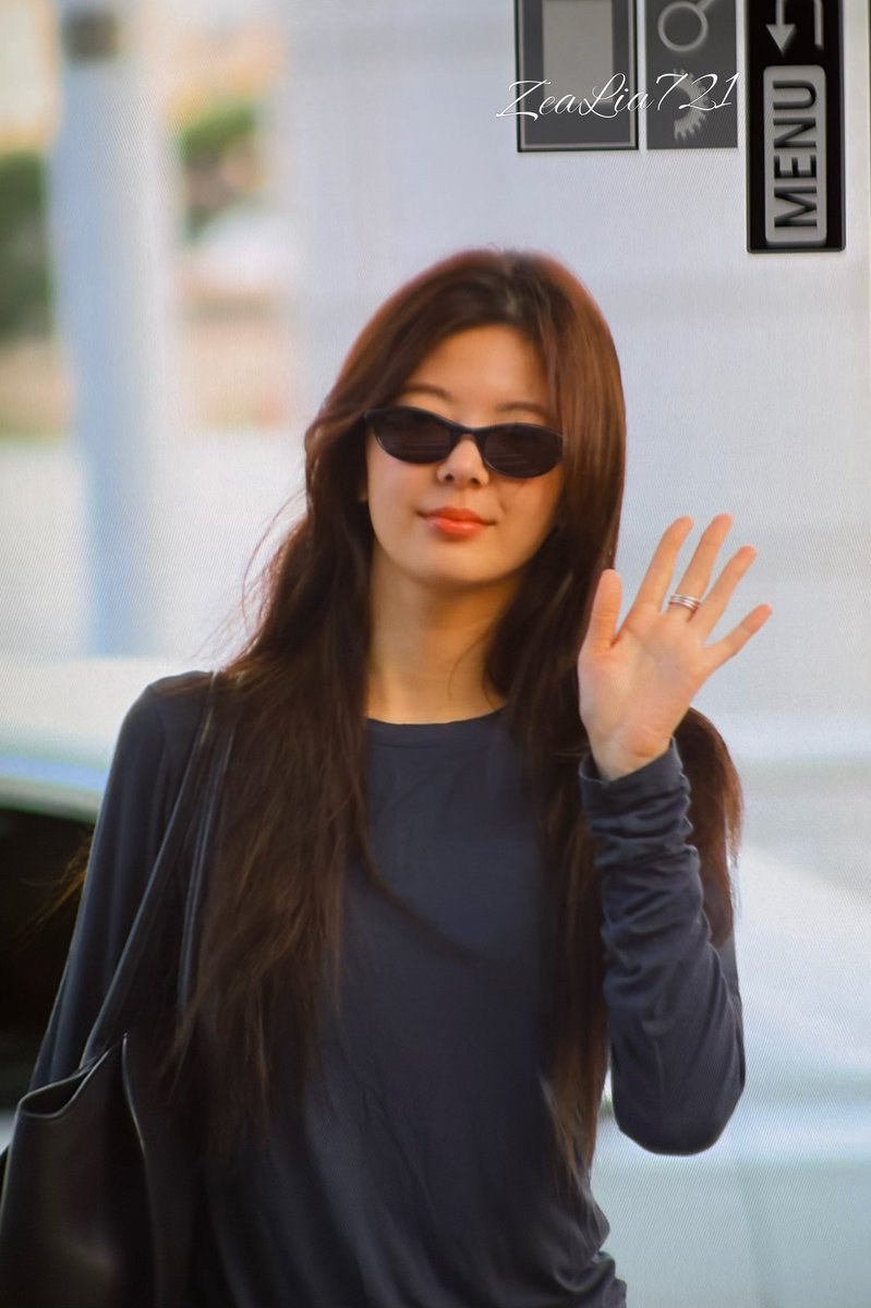 ZeaLia721's tweet photo. 260926
      
    잘 다녀왕😎🦥

#ITZY #LIA 
#있지 #리아 https://t.co/5iwvESoKfs