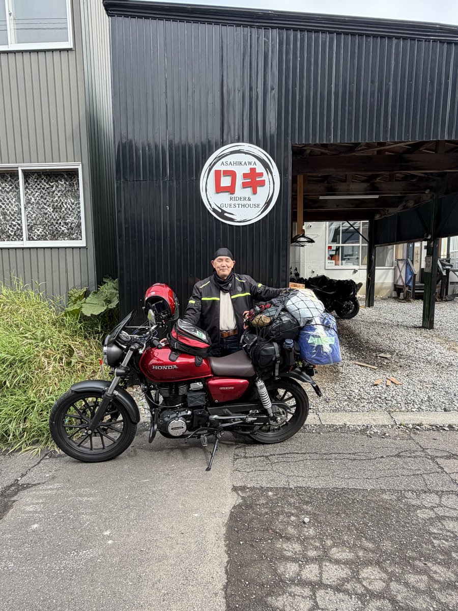 raidrhouseROKI's tweet photo. ホンダの単気筒GBいいバイクです！
気をつけて北海道楽し���でください😊

女性も気軽に泊まれる宿
フェリー降りたらとりあえずロキ😊
＊『日本一周の旅人』応援宿
日本ライダーハウス連合加盟店
北海道ライダーハウスラリー参加店

#ライダーハウスロキ #旭川ロキ #ロキ #北海道ツーリング #バイク女子 https://t.co/UEF3C0rkqc