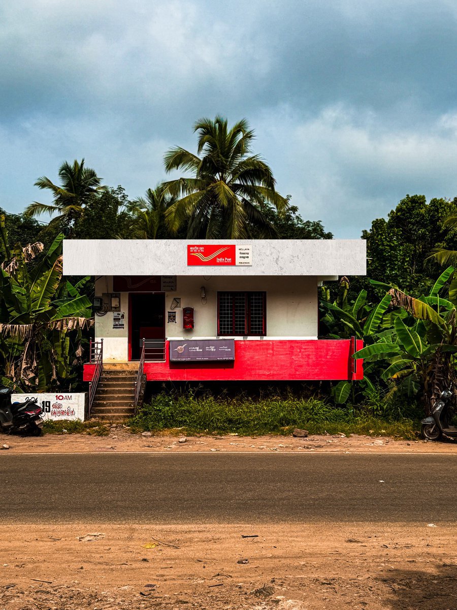 IndiaPostOffice's tweet photo. Where the green is endless and every road leads to a story. 📮

A glimpse of Nellaya Post Office, Kerala - where India Post is woven into the rhythm of everyday life.

#PicOfTheDay #IndiaPost #Kerala #Nellaya #ByIndiaPost #TheThreadThatConnectsIndia

@cpmgkerala https://t.co/ktOU80uviC