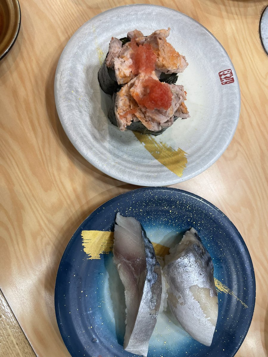 marosuke00's tweet photo. 本日の収穫　うぇーい
イチジク　今年はもう終わりらしい
シャインマスカット　直売所
梨　いつもの直売所
ついでに寿司 https://t.co/qhuDT3ndUn