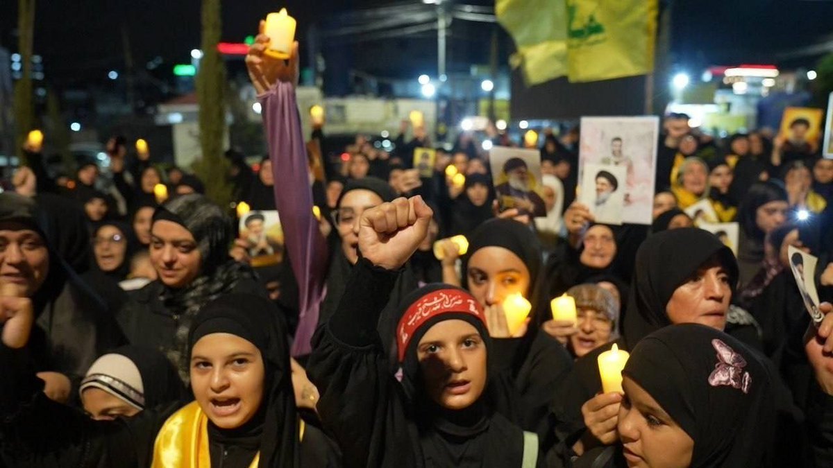 merza500's tweet photo. حزب الله يحيي الذكرى السنوية الثانية لاستشهاد السيد حسن نصر الله بمراسم رفع الراية ومسيرة حاشدة وتجديد العهد والمبايعة عند مرقده الشريف في بيروت.

#لبيك_داعي_الله https://t.co/GDo2pj9W8K