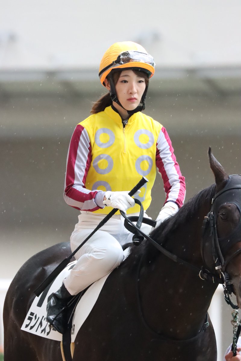 yasu_REF1429's tweet photo. 9/26 阪神競馬場 12レース

ランドスター×永島まなみ

#阪神競馬場
#ランドスター
#永島まなみ https://t.co/93IGck2CIw