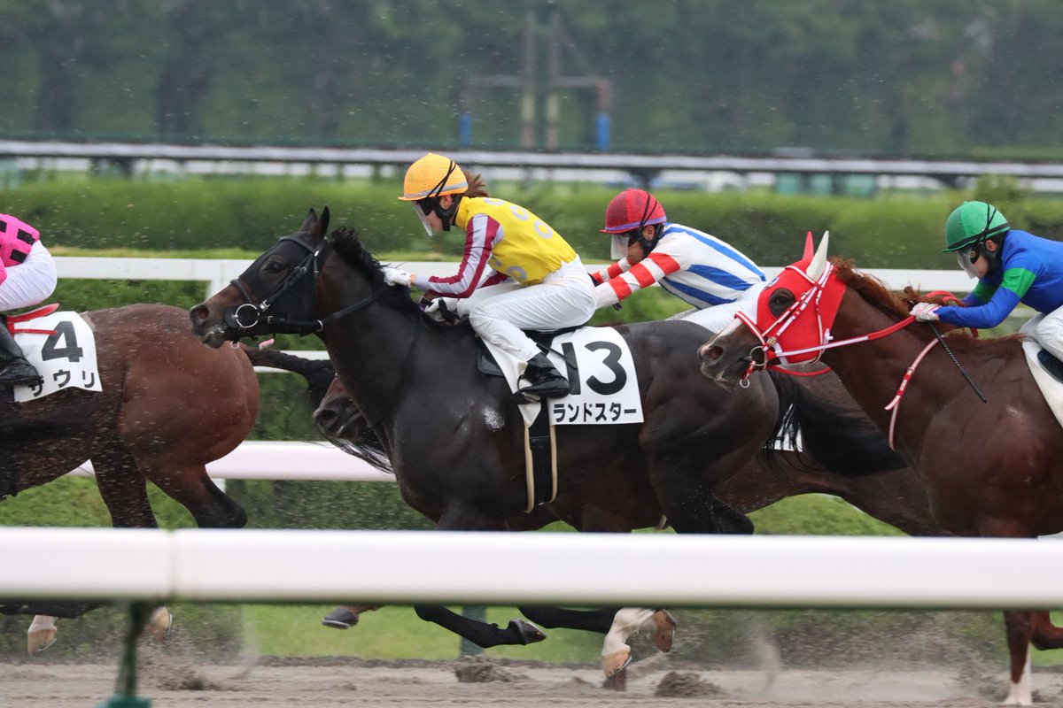 yasu_REF1429's tweet photo. 9/26 阪神競馬場 12レース

ランドスター×永島まなみ

#阪神競馬場
#ランドスター
#永島まなみ https://t.co/93IGck2CIw