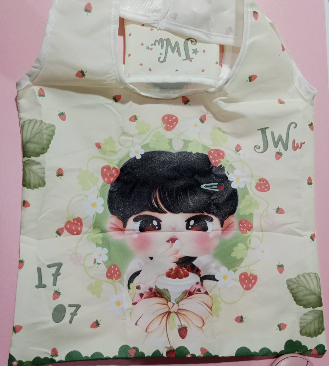 shinwon_hen's tweet photo. Mini GIVEAWAY🎁✨

For 6 winner 
━☆pb both sides
━☆pb BIU
━☆CXM poster mingyu ver
━☆Daredevil 
━☆Digi BIU mark ver
━☆foldable bag wonwoo (new) 

TNC : 
-rt &amp; like this post &amp; post yg aku sematkan
-carat &amp; sijeuni only
-no akun GA Hunter
-rep apapun dibawah

Close tba! https://t.co/vz8dMUAUdH