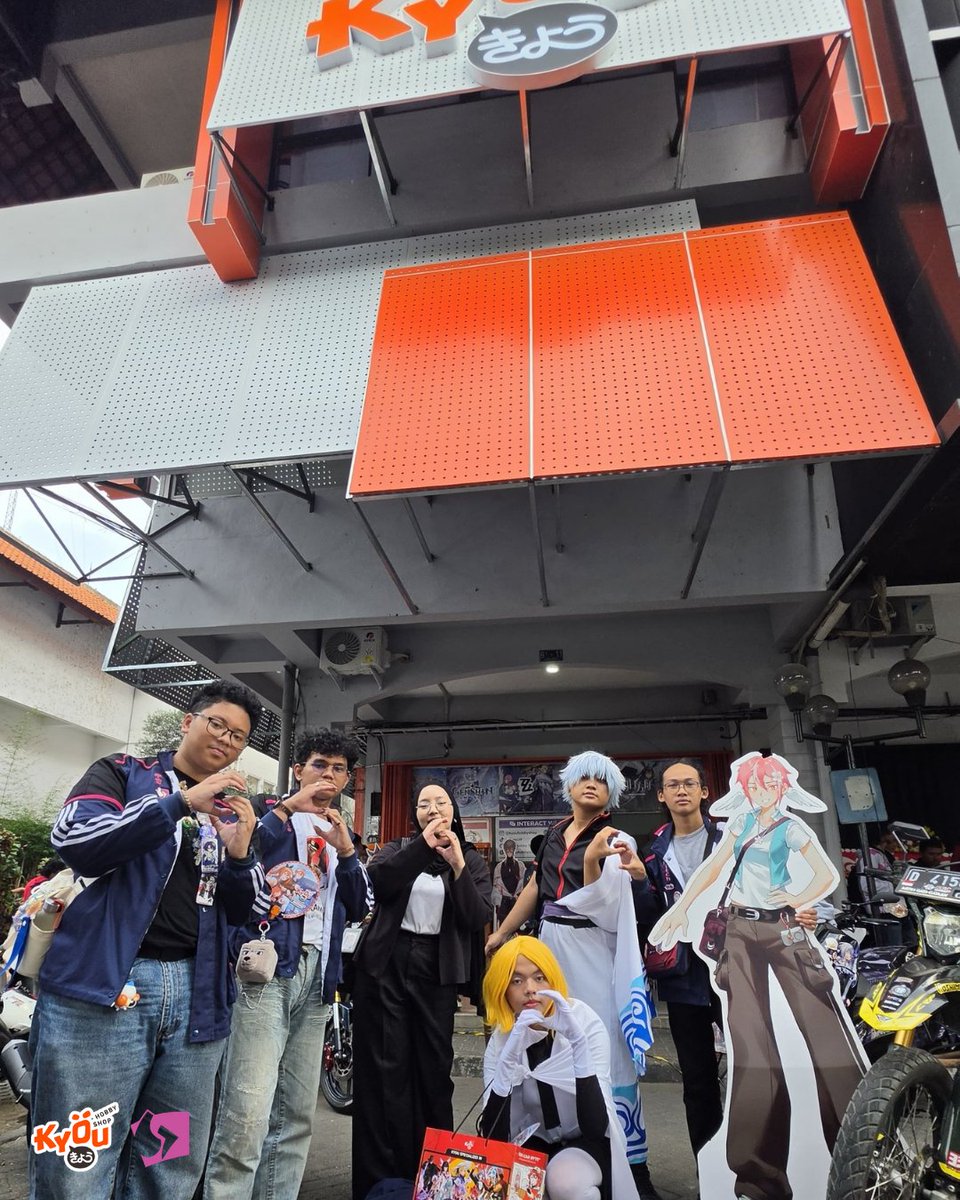 genshiken_itb's tweet photo. Genshiken's agenda for today is....
JAJAN DI STORE BARUNYA @KyouHobbyShop 🔥🔥🔥 https://t.co/Xeq4MkU5vh