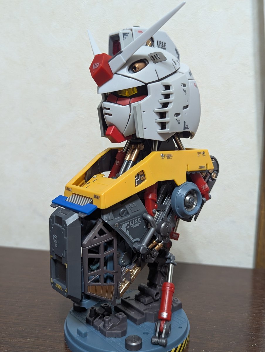 trust_dva's tweet photo. 息子と組み立て完了！めちゃくちゃかっこいい！レイクタウンでダブり交換してくれた人にも感謝🙏😉
#ガンダム 
#エクシードモデル 
#トリニティ
EXCEED MODEL TRINITY RX-78-2 ガンダム https://t.co/zXNPbdA8aA