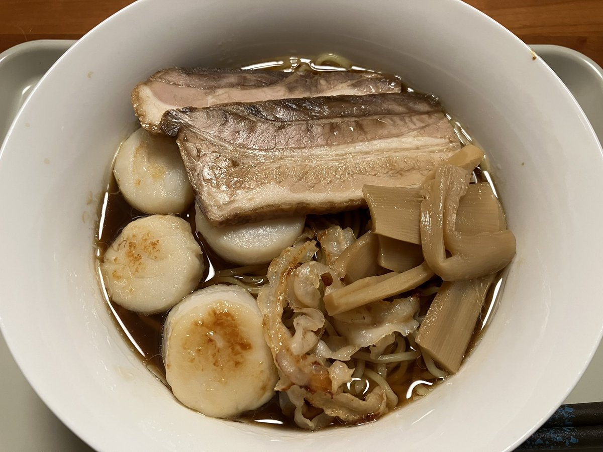 JK_Traveler's tweet photo. 今日の夜ご飯は醤油ラーメンをつくりました。冷凍していたホタテがあったので、バターで焼いて乗っけました。おいしかったです。写真だとあまりおいしそうに見えませんが💦 https://t.co/f5EJHylYBg