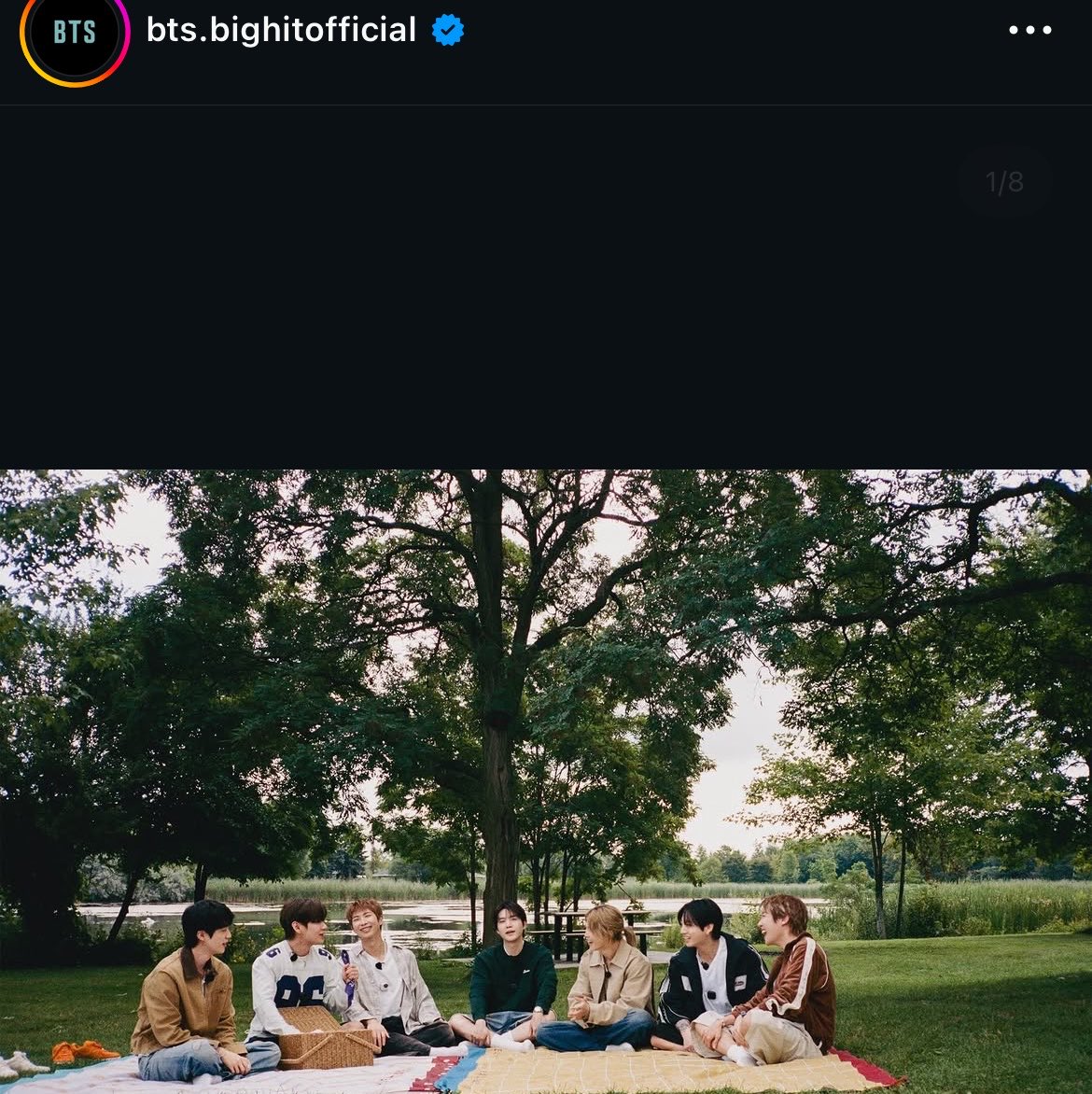 taesl0ver's tweet photo. BIGHIT REALLY THOUGHT THEY WERE BEING SUBTLE POSTING A PICTURE OF TANNIES HAVING A PICNIC IN THE GARDEN WITH NO CAPTION LIKE WE WOULDN’T FIGURE OUT IT’S FOR RUN BTS 2.0 😭 https://t.co/f4NCuconiD