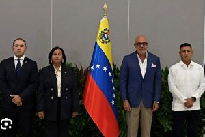homeroboscan's tweet photo. Otra gran derrota para Jorge y Delcy Rodríguez...Perdieron toda posibilidad de controlar el nuevo Tribunal Supremo de Justicia que debe ser nombrado antes de diciembre...De los 7 miembros de la comisión revisora de candidatos para nombrar a los nuevos magistrados, 4 son de la oposición, Belén Ramírez, Rogelio Pérez, Bernardo Pulido y María Bernardoni, y 3 del chavismo, Deyanira Nieves, Federico Fuenmayor y Silio Sánchez...Inmediatamente se abrirán nuevas postulaciones...Quedaron descartados los 700 aspirantes, en su  mayoría chavistas y sin credenciales, que aspiraban cubrir el aumento de 12 jueces que decretó el interinato para intentar seguir controlando el TSJ, hasta hoy de 20 miembros...Dinorah Figuera, con apoyo de Washington, Primero Justicia y Voluntad Popular, no se dejó amilanar por los gritos femeninos y berrinches de Jorge Rodríguez y su secuaces...Como el romano Julio César en Las Galias...Vini, vide vinci...Llegó, vió y venció.