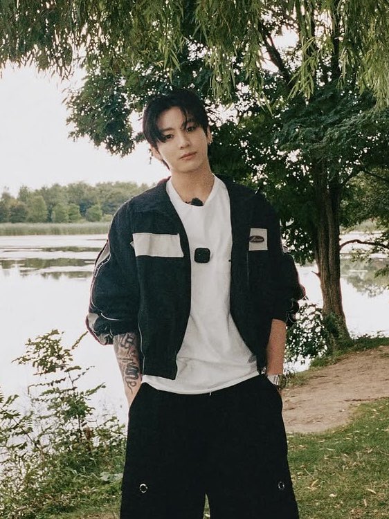 servcuntmin's tweet photo. this most boyfriend coded pictures of him ever https://t.co/epecY9GVuT