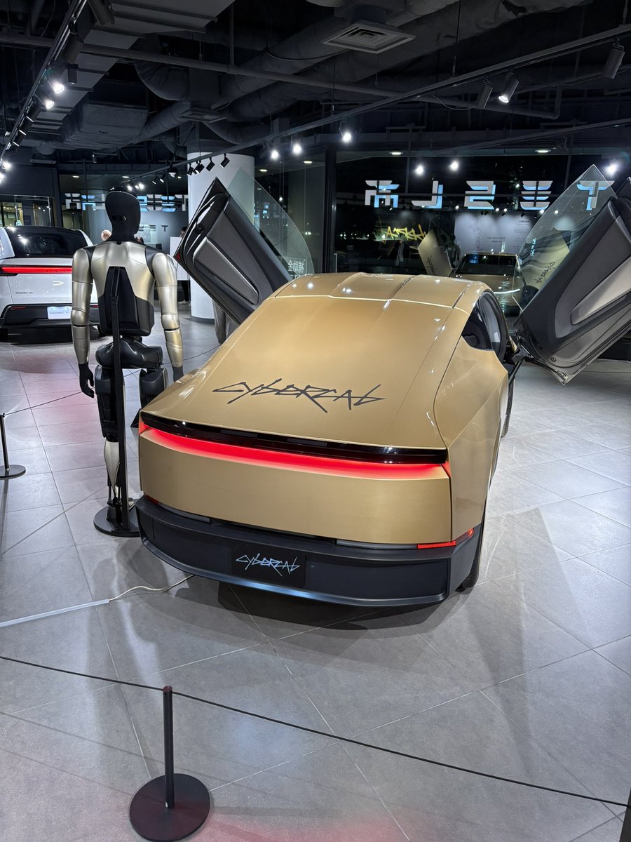 kyamiyama's tweet photo. 未来を見てきたぞ🚖

#テスラ　#Tesla
#CyberCab https://t.co/xTMZcUz0QY