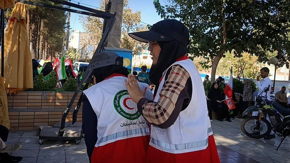 KarimanRcs's tweet photo. حضور پرسنل، مربیان، امدادگران، جوانان و داوطلبان جمعیت #هلال‌احمر کرمان در رزمایش اقتدار جانفدایان ایران که ضمن حضور، خدمات امدادی، آموزشی و فرهنگی نیز ارائه می دهند. 

@Iranian_RCS https://t.co/3ma9Q4jo2B