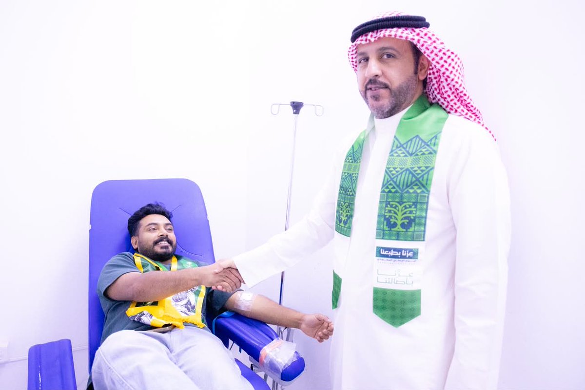HBHCluster's tweet photo. بمشاعر ملؤها المحبة والوفاء، 
شاركت الجالية الهندية بمحافظة حفر الباطن منسوبي مستشفى حفر الباطن المركزي احتفالاتهم بـ #اليوم_الوطني_السعودي.
وشهدت الفعالية مبادرة إنسانية من أفراد الجالية بالتبرع بالدم، مؤكدين اعتزازهم بالعيش والعمل على أرض المملكة. وتأتي هذه المشاركة تعزيزاً لروح المسؤولية المجتمعية وتعميقاً للروابط الإنسانية بين كافة أطياف المجتمع.
#عزنا_بطبعنا 
#تجمع_حفرالباطن_الصحي