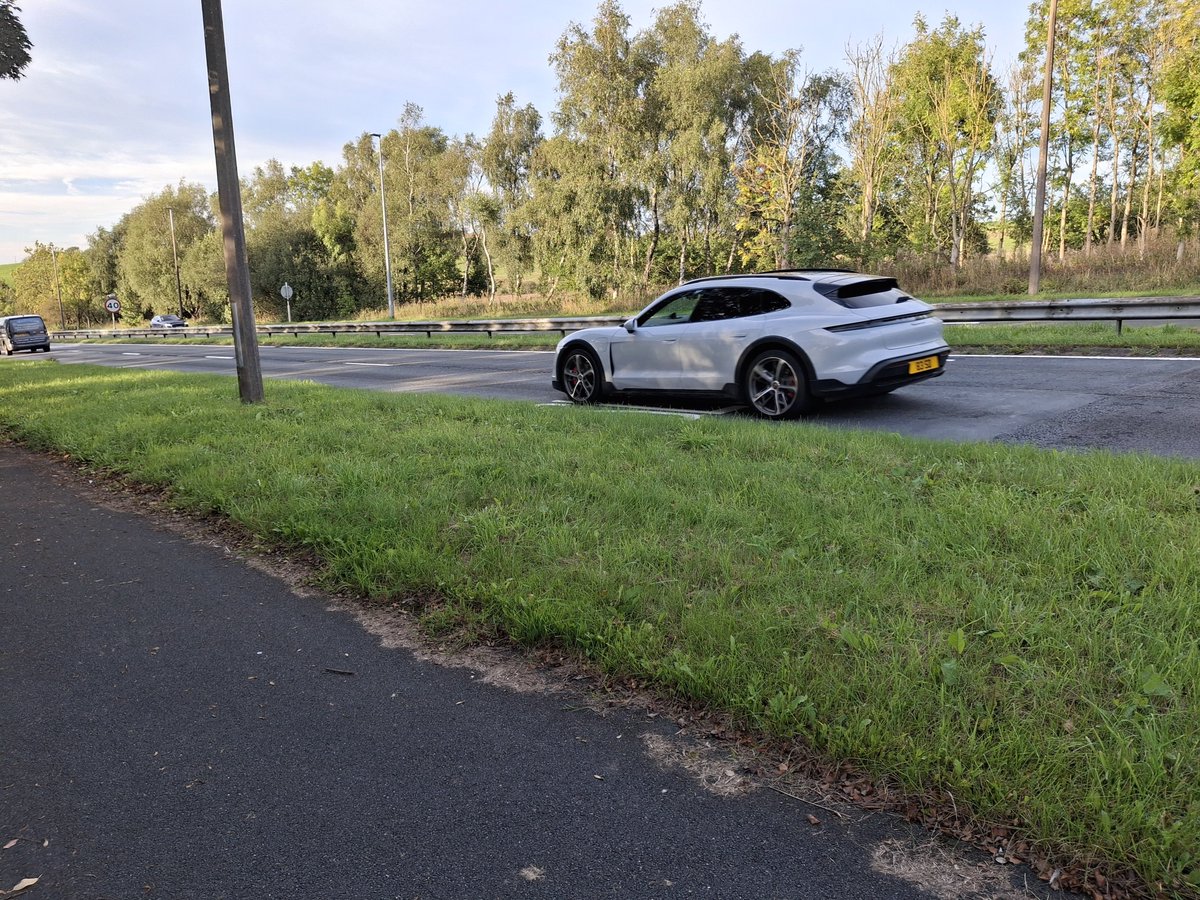 CAYMUSOCAUGHEY's tweet photo. @CAYMUSOCAUGHEY 🐦
Random Car
#Random #Car #Cars #PoshCar #Road #Roads #DualCarriageway #Traffic #Vehicle #Vehicles #LittleThingsMatter #CarsOfTwitter #SportsCar #SuperCar #Porsche #PorscheTaycan #PorscheTaycanCross #PorscheTaycanCrossTurismo https://t.co/hF3v5XsdJ5