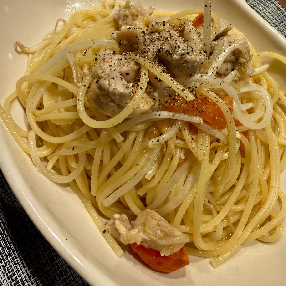 BoysLunch's tweet photo. 余り物詰め合わせパスタ
#料理好きな人と繋がりたい #料理男子 #おうちごはん https://t.co/Bh1HL9p5Uh