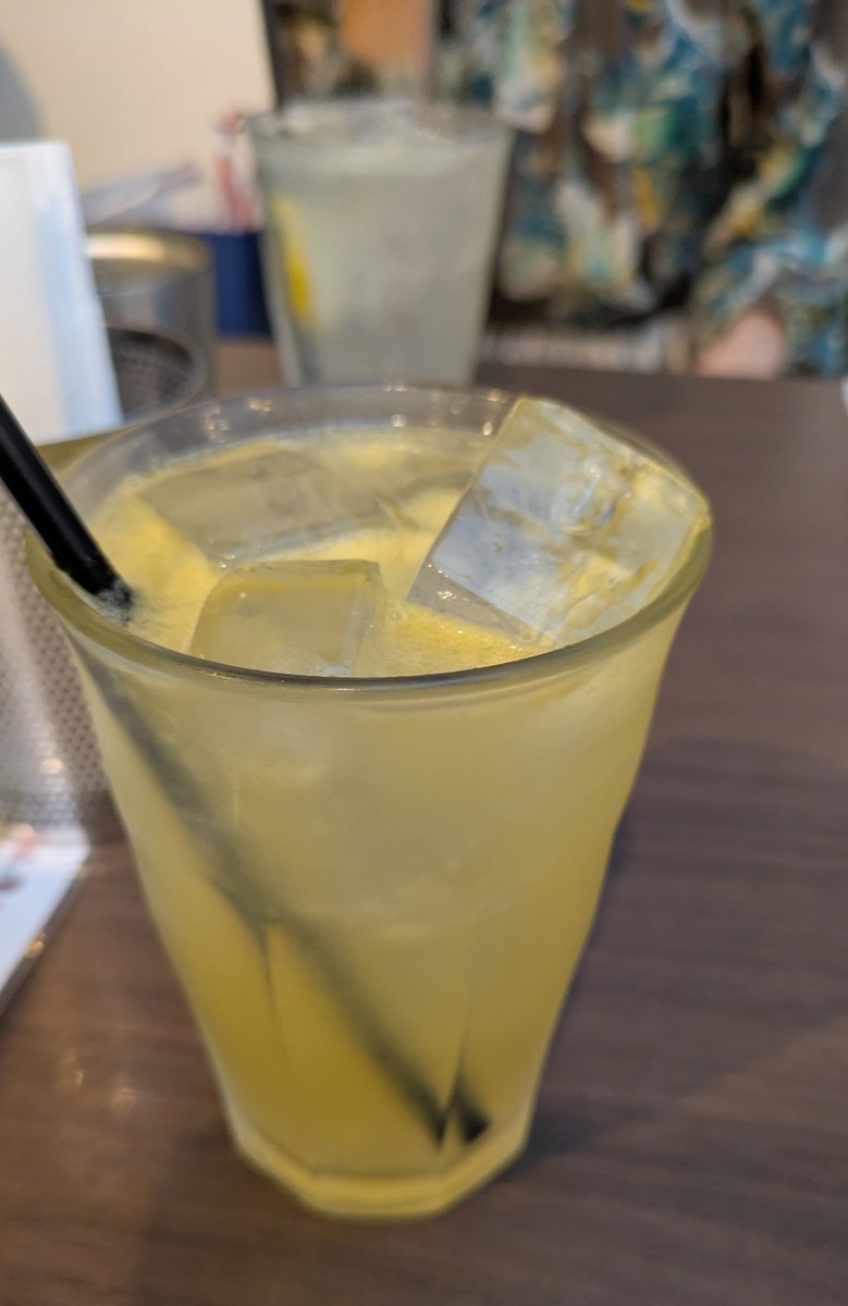 bar_barasan's tweet photo. 池袋に来たのならやはり…ってことで池袋ハニハニも寄り道。姉妹でスカッシュ🥤池袋店はみんな明るくて楽しくて元気出る～！
#HoneyHoney https://t.co/Gmrh0amBSI