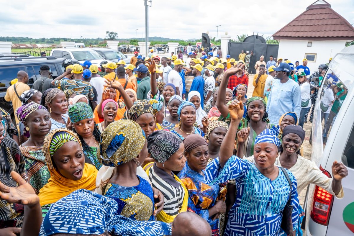 RoseJohnhl's tweet photo. The movement is growing, the people are speaking, and the message is clear — Oyo State is ready to move AHEAD! 🚀🔥

Across our communities, youths, women, leaders, and supporters are coming together with one shared vision: a better, stronger, and more prosperous Oyo State. https://t.co/QpcKoyikpM