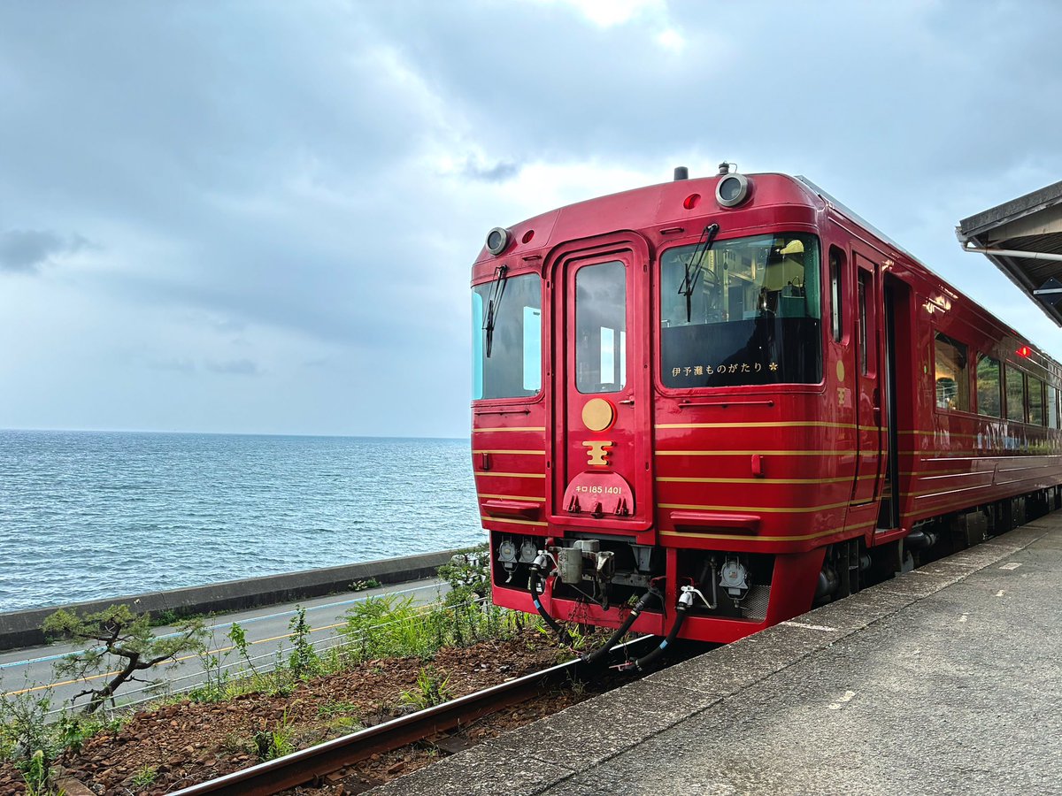 KAYASAn969's tweet photo. 下灘駅(観光列車伊予灘ものがたり)、道後温泉、地ビール、レコードのある宿などなど...2泊3日の船バス電車1人旅、愛媛満喫！道後ビール スタウト（通称：漱石ビール）は、ギネスビールを彷彿とさせる香ばしさと深いコクが特徴の地ビール...らしい。じゃあ、黒いアレやね(チェリコ) https://t.co/SGJ7PF6UUW
