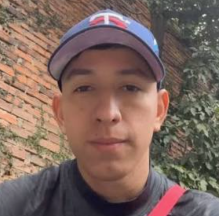 perez6at's tweet photo. Mis respetos para esa puta se comió a estos dos https://t.co/qIFv8As0RH
