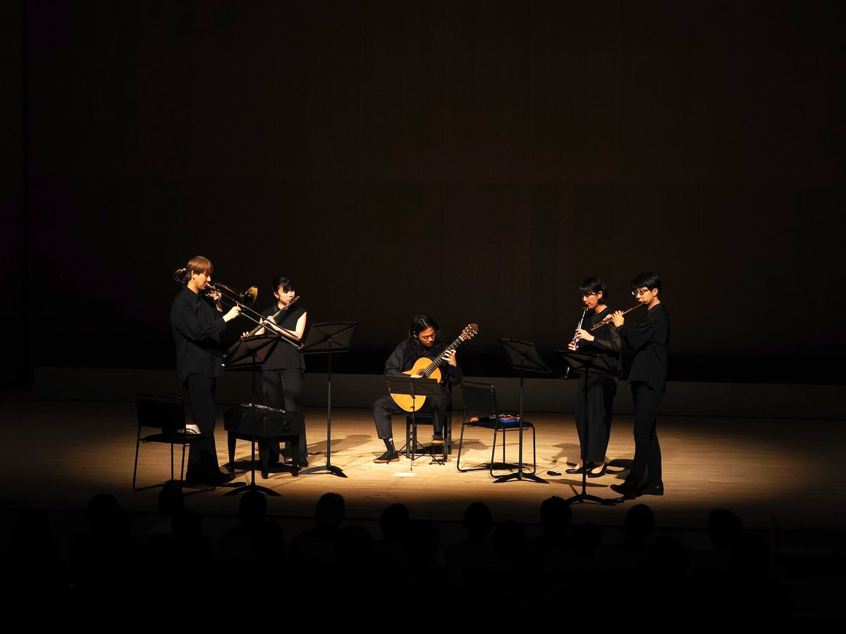OrganKenminhall's tweet photo. 【公演終了】
#神奈川県民ホール県域展開事業
#KANAGAWA33ACT
#カナガワサンサンアクト
#横浜

#FeaturingFutureシリーズ Vol. 1
―21.5世紀の音楽―
「AIと現代の音楽｣

9/26(土)
#横浜市港北区民文化センター ミズキーホール
@mizkie_hall

AIと現代の音楽の近未来は、可能性に溢れていると感じさせられる公演でした！
まだ見ぬ未来のFeaturing Futureシリーズにも、ご期待ください♪

#安藤大地
#徳井直生 @naotokui
#中ザワヒデキ @nakaZAWAHIDEKI
#沼野雄司 @numanoyuji

#柴山真太朗 @Shibayama_44
#向井響
#坂東祐大 @YutaBandoh

#加藤綾��（ヴァイオリンⅠ）@akvnimp
#川崎槙耶（ヴァイオリンⅡ）@wagnerian_maya
#中村みちる（ヴィオラ）@3_comp
#下島万乃（チェロ）@shimojimano

#浅野千尋（メゾ・ソプラノ）@CHINDORI5
#保崎佑（ファゴット）@Dr_Yhozaki
#千葉水晶（ヴァイオリン）
#北嶋愛季（チェロ）@vcaki_kitajima
#白井菜々子（コントラバス）@s_7_cb
#吉田瑳矩果（ハープ）@SAKURA__harp
#浦部雪（指揮）@yukiurabe

#閑喜弦介（ギター） @g_knki
#多久潤一朗（フルート） @magnumtriored
#出口夢果（フルート）@yumekadeguchi
#東紗衣（クラリネット）
#安井貴大（トロンボーン） @yasutrb 

撮影：ヒダキトモコ