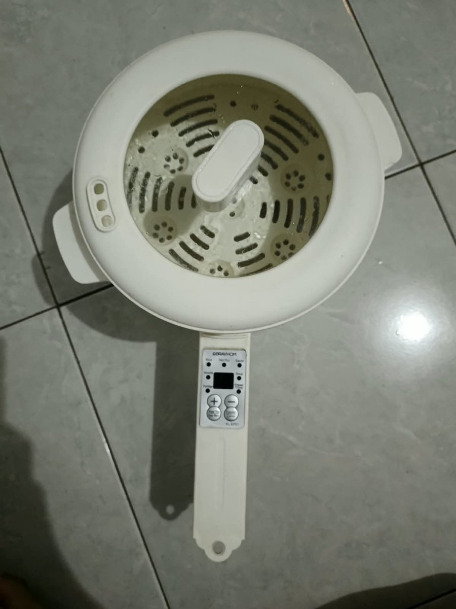 28ljn's tweet photo. PRELOVED / WTS

panci listrik BRAVHOM 80k (nego dikit)

- tingkat panasnya bisa di adjust tergantung mau masak apaaa
- bisa buat kukus, goreng, tumis, rebus
- minus ada gosong di tengah tapi masih normall bisa dipakeee

dom jogjaa, area scbd (cod only)

#wts #wtb #zonauang #jual https://t.co/0nKaWrIKol