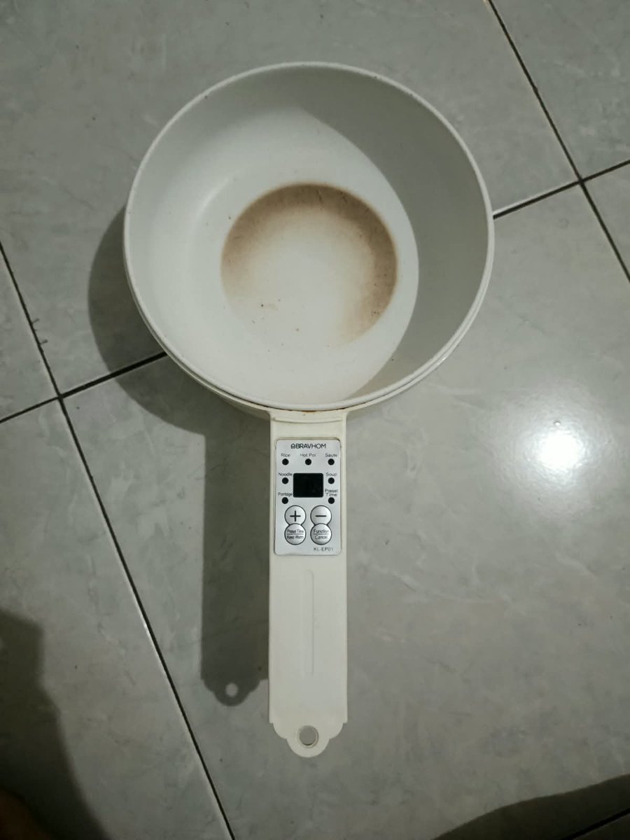 28ljn's tweet photo. PRELOVED / WTS

panci listrik BRAVHOM 80k (nego dikit)

- tingkat panasnya bisa di adjust tergantung mau masak apaaa
- bisa buat kukus, goreng, tumis, rebus
- minus ada gosong di tengah tapi masih normall bisa dipakeee

dom jogjaa, area scbd (cod only)

#wts #wtb #zonauang #jual https://t.co/0nKaWrIKol