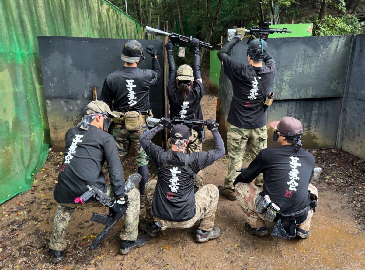 kindai02181's tweet photo. 過去、何度もサバゲーで順位をつけようとイベントを企画した人はいたけれど…。まして、賞金まで付けたら…。
そんな懸念を全て払拭したこの大会！
もちろん色々と伸び代はあるとは思うが、総じて運営の方々、参加者、ルール、楽しさ、緊張感と様々な面でレベルの超高い大会だったと思う。 https://t.co/j26yUQB1Zh