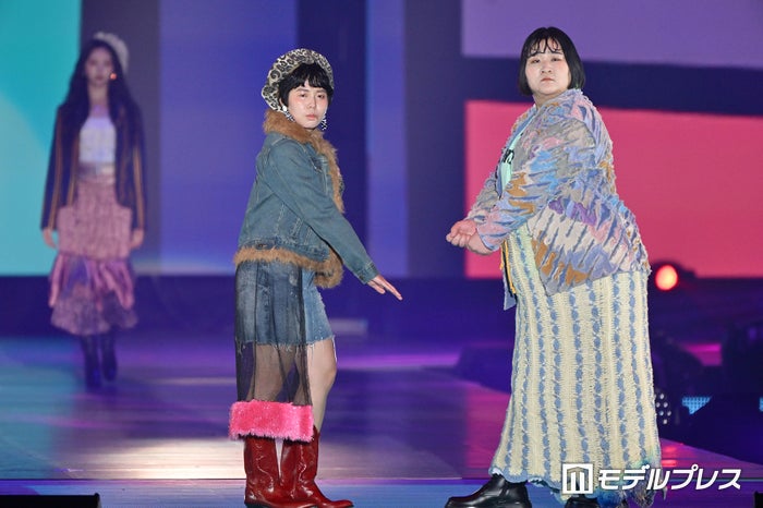 modelpress's tweet photo. 【♥️Rakuten GirlsAward 2026 A/W🍰🍭】

ヨネダ2000「ガルアワ」初登場✨
異素材ミックスコーデで存在感

💬「インパクトすごい」「個性際立ってる」
https://t.co/cizAYCdMvD

#ガルアワ2026AW @yonedamakoto526 @yonedaai2000 https://t.co/D8ceJjphxD