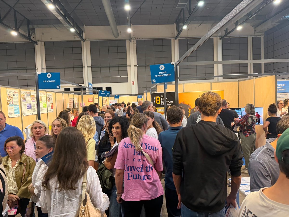 studyrama's tweet photo. Le salon #studyrama de Biarritz a ouvert à la Halle d'iraty ! Des centaines de familles se sont précipitées dans les allées ! On vous attend jusqu'à 17h ! @Ville2Biarritz @sudouest @RTL2officiel https://t.co/1LtrSmVa0z