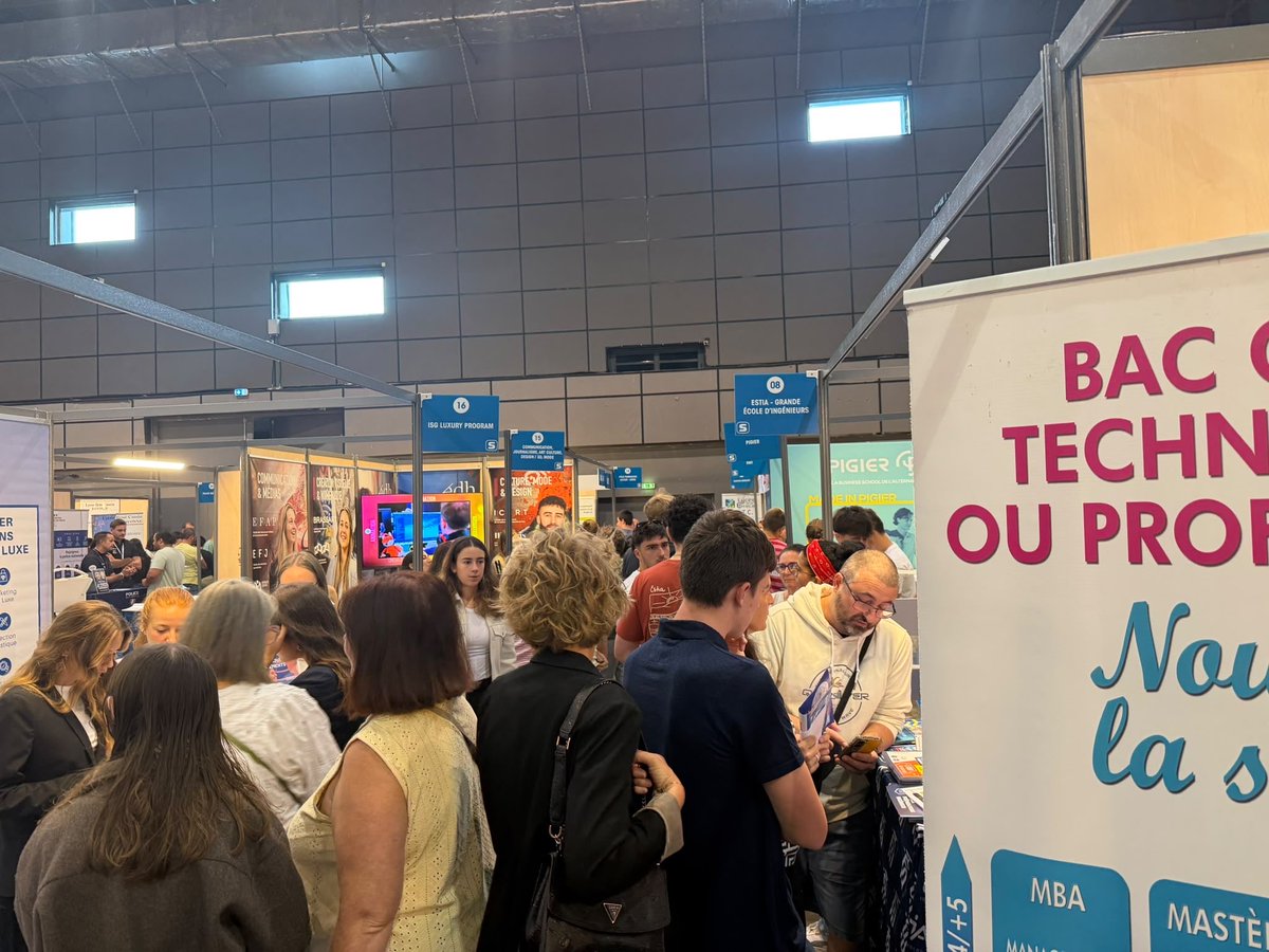 studyrama's tweet photo. Le salon #studyrama de Biarritz a ouvert à la Halle d'iraty ! Des centaines de familles se sont précipitées dans les allées ! On vous attend jusqu'à 17h ! @Ville2Biarritz @sudouest @RTL2officiel https://t.co/1LtrSmVa0z