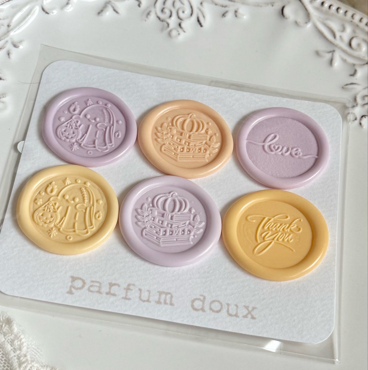 parfum__doux's tweet photo. ハロウィンデザインのシーリングセット、ピンクのセットをいくつか出品しました👻♡

https://t.co/GMCGtlF0Md

https://t.co/tznImQxc6v

https://t.co/Lw4bwHbJe5

https://t.co/9Vwe7Mwo3i

#minne #シーリング沼 https://t.co/6nf9F7jfSF
