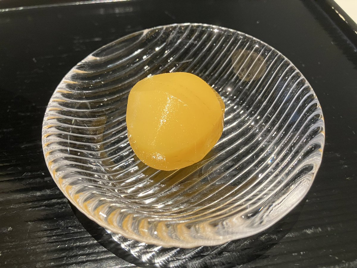 hirobuchiii's tweet photo. 虎屋銀座

周りに栗の細かい刻みが貼り付けられていて、底には栗餡

中は和三盆蜜かなぁ

渋川栗のかき氷(予約制)
蜜栗TP

#かき氷 #shavedice https://t.co/fdIpdcihMD